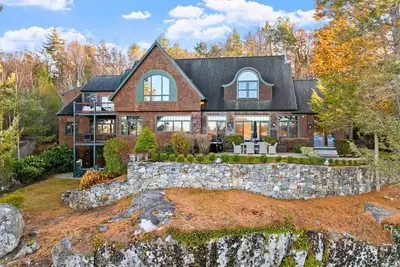 Image de Spacious Lake Estate | Dock, Theater & Hot Tub