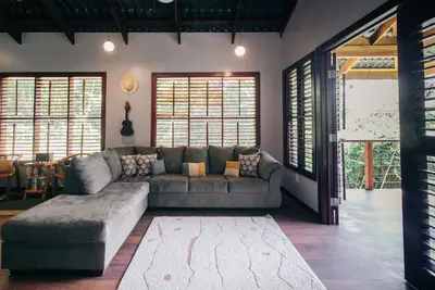 Image de Adorable 2-bedroom Eco-Lux Jungle Getaway on Bluff Beach