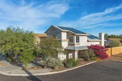 Image de Family-Friendly Desert Escape • Peaceful 3br Home