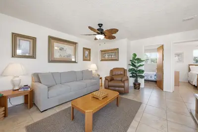 Image de Oceanside Escape |Steps to Beach & Rocket Launches