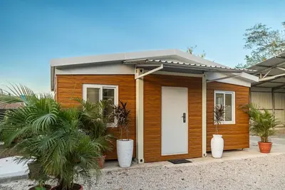 Image de Tiny Home #11 – 2br • Private Community • Quiet • Pool • A/C • WiFi • Near Beach