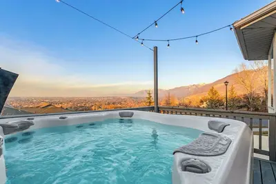 Image de Vr Game Room / Sleeps/Dines 24 / Hot Tub & Sauna