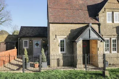 Image de Maud Heath'S Snug, pet friendly, with a garden in East Thyterton
