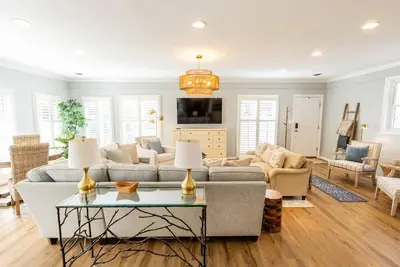 Image de Upscale Family Home Near Downtown Annapolis | Resort-Style Outdoor Spaces