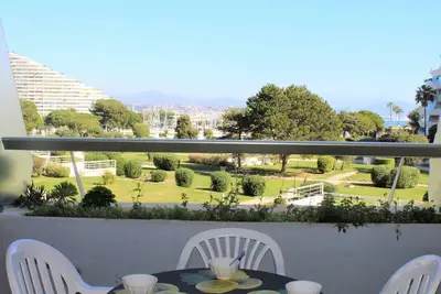 Image de Studio moderne avec climatisation, à 150m de la plage