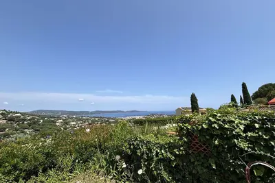 Image de Studio tranquille avec piscine à Cavalaire