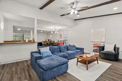 Image de 4br Home w/ Arcade, Foosball & Desks - Carrollton