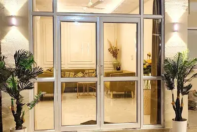 Image de Cozy 4-bedroom cottage in enchanting Gurugram with Ac, swimming pool, open bar, dj