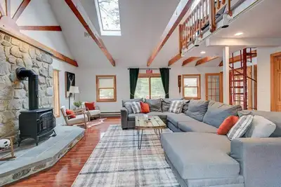 Image de The Summit • Ski Chalet + Gazebo Hot Tub + Firepit