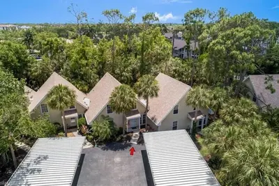 Image de Spacious 2-bedroom condo in serene Estero with bundled 9 hole golf course.