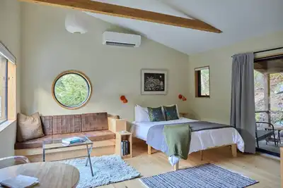 Image de Spruce Studio: Near Beach+Private Sauna+FirePit+Pond+Heat/Ac