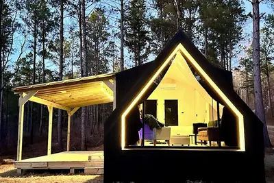 Image de Coldwater Cove - New Zook Cabin on 19 Acres