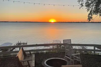 Image de Newly Remodeled Lakefront 2-bedroom cottage - Best view on Clear Lake!