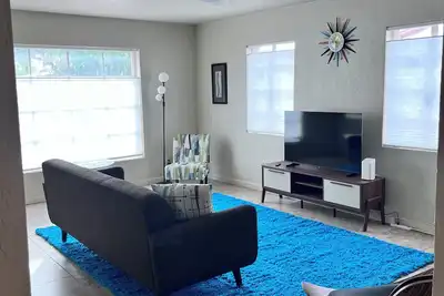 Image de Newly Renovated Midtown 2br Duplex Charmer