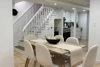 Image de Modern & Cozy 1 Bedroom Apt with Private Backyard.