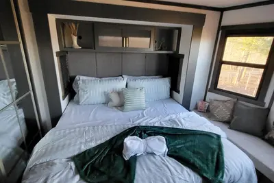 Image de 3-bedroom luxury recreational vehicle in superb Dover with Ac comfort.