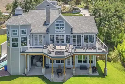 Image de Luxury Lakefront Retreat