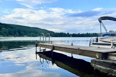 Image de Berkshire Lake House Private Dock Sleeps 6