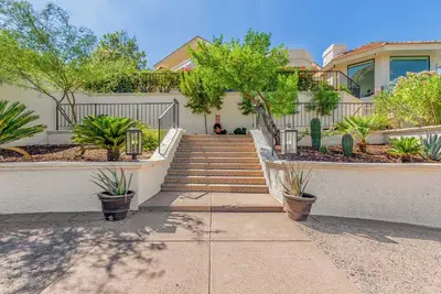 Image de Camelback Home with Beautiful Views