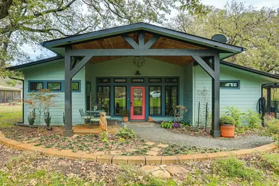 Image de 1 Mi to Marina: Pottsboro Retreat w/ Patio & Yard!