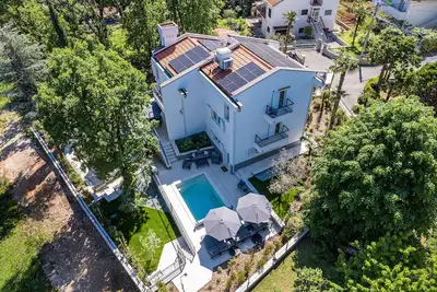 Image de Maison luxueuse à Opric avec sauna
