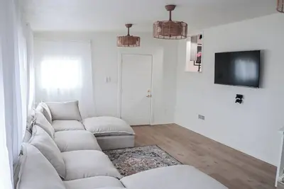 Image de The Soft Landing - Stylish Comfort • Serene