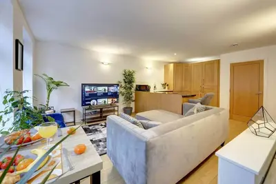 Image de City Central |2 Bedroom | Secured Parking|3 Beds| Birmingham