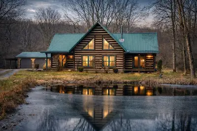 Image de Secluded Cabin! Hot Tub, Trails, Pet Friendly!