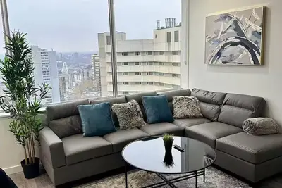 Image de City Centre, Luxury Corner Suite, Near Rogers