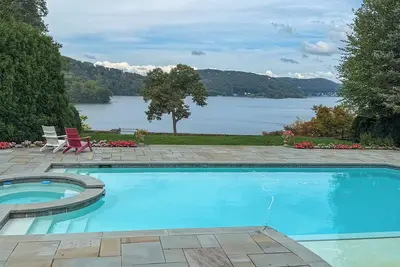 Image de 9, 000 Sq Ft Candlewood Lakefront Luxury - Pool, Dock, Professionally Designed