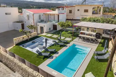 Villa Lithi-Stylish Villa with Private Pool