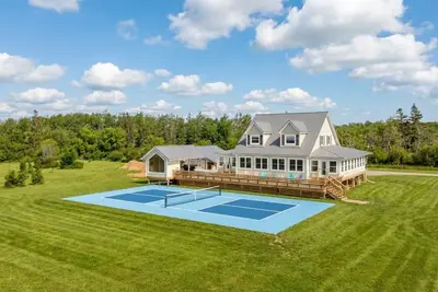 Image de Beachfront, sandbar, 8p sauna, pickleball court, 6br, outdoor kitchen, kayaks. . .