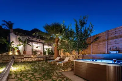 Image de Loft Sea-View Cottage • Outdoor 6-Seat Jacuzzi