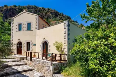 Image de 2br Stone House •Heated Outdoor Jacuzzi & Sea View