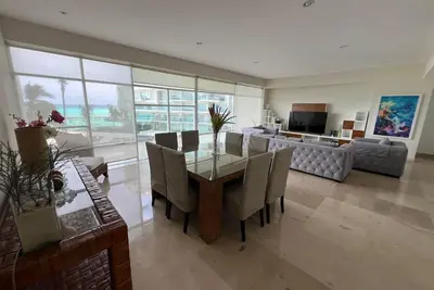 Image de Beautiful And Spacious Oceanfront Condo In Cancun. .