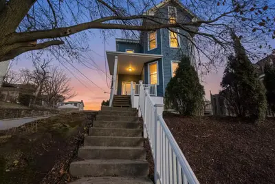 Image de Draft Central - Entire Modern Retreat -  2 Homes + Decks & Parking