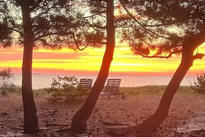 Image de Seajoy-Waterfront Rare Coastal Gem\nPet Friendly-fenced yard-Completely Renovated