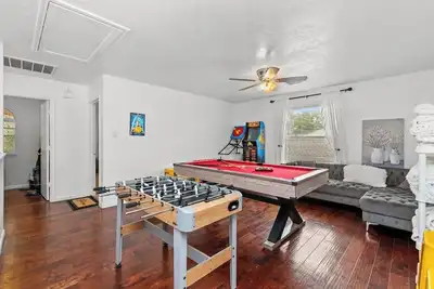 Image de Hot Tub • Fenced Backyard + Arcade Loft