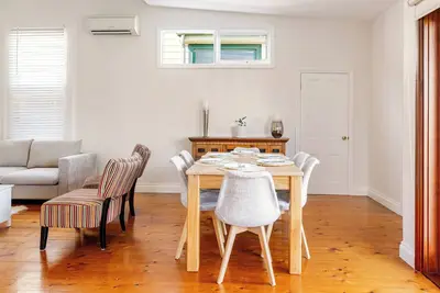 Image de Yarra St 3 Bedroom Heritage Home | Walk to Cbd, Waterfront & Sth Geelong Station