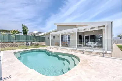 Image de Sunningdale - Pool Entertainer, Luxurious Living