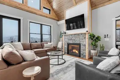 Image de Harmony Hideaway- Brand New Chalet with Mountain Views