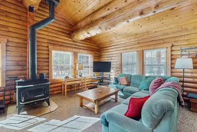 Image de Log Cabin across from Adventure Center, 10 min to Truckee/Lake Donner, wifi