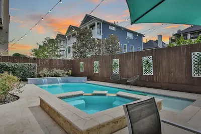 Image de Downtown Houston-Private Pool, Hot Tub & Game Room