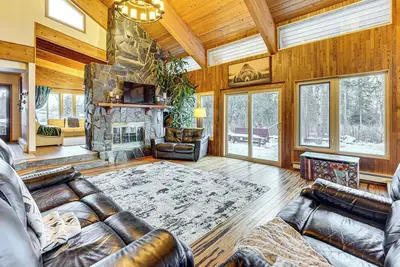 Image de Hike, Ski & Soak! Spacious Anchorage Getaway
