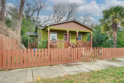 Image de 1 Mi to Wilmington Riverwalk: Getaway w/ Gas Grill