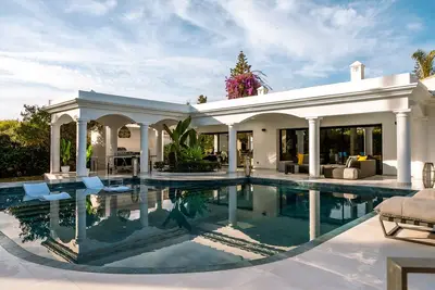 Image de Villa 'Beach-side 5b' avec piscine privée, terrasse privée et climatisation