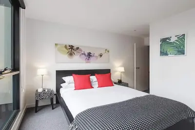 Image de Appartement moderne de 2 chambres dans le quartier branché de Collingwood