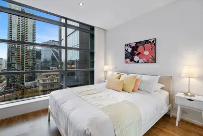 Image de Appartement central de 2 chambres avec parking,