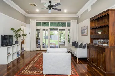 Image de Incroyable maison rénovée de 3 chambres avec un immense jardin