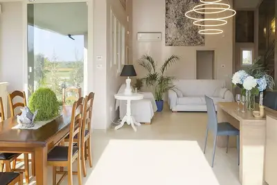 Image de Belle maison de vacances privée pour 6 personnes avec climatisation, Wifi, Tv et patio